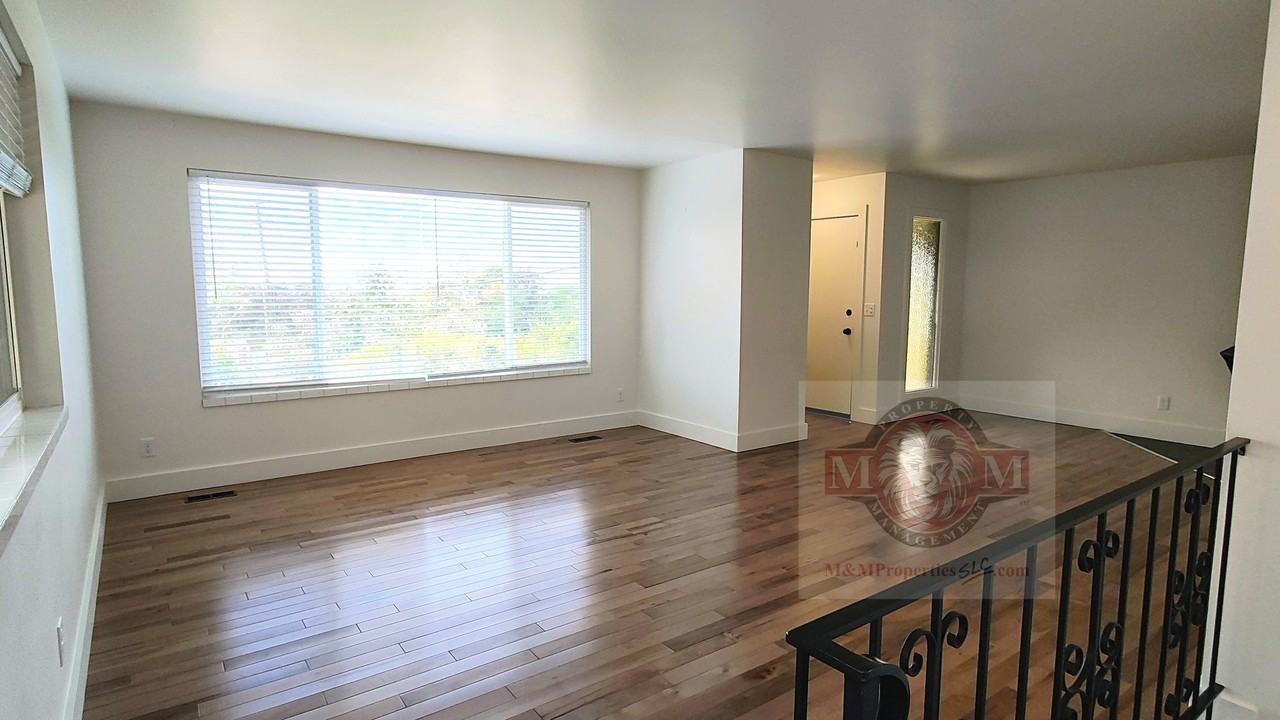 2021 S Broadmoor St - Photo 3 of 25