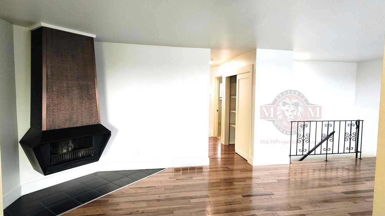 2021 S Broadmoor St - Photo 4 of 25
