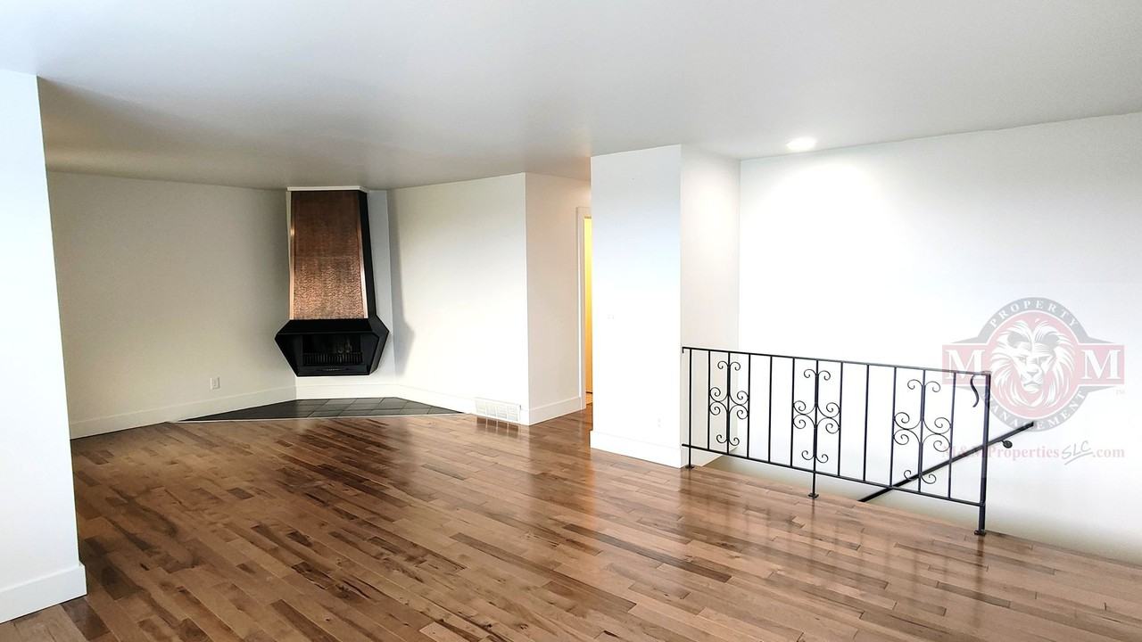 2021 S Broadmoor St - Photo 5 of 25