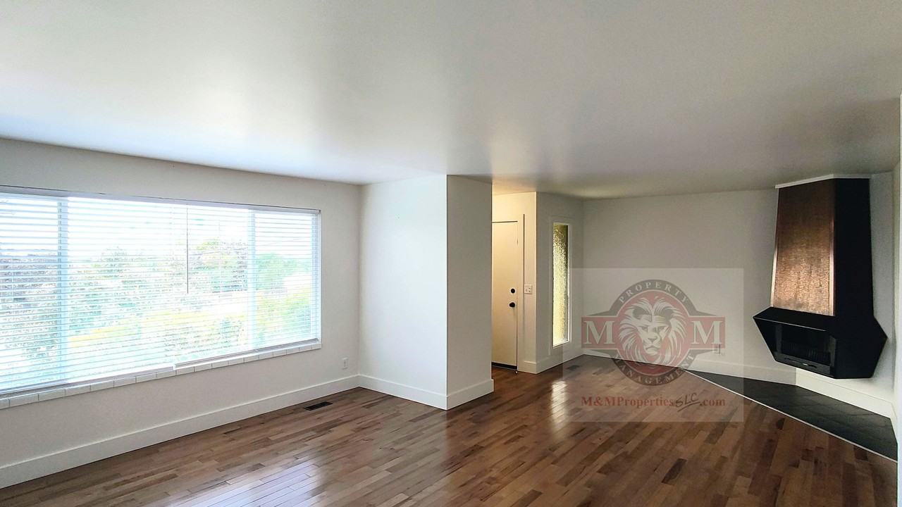 2021 S Broadmoor St - Photo 6 of 25
