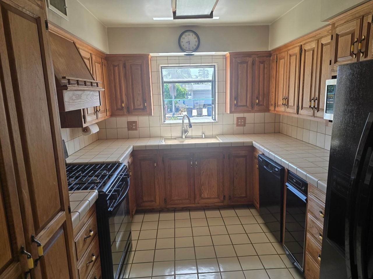 12141 Movius Dr - Photo 7 of 23