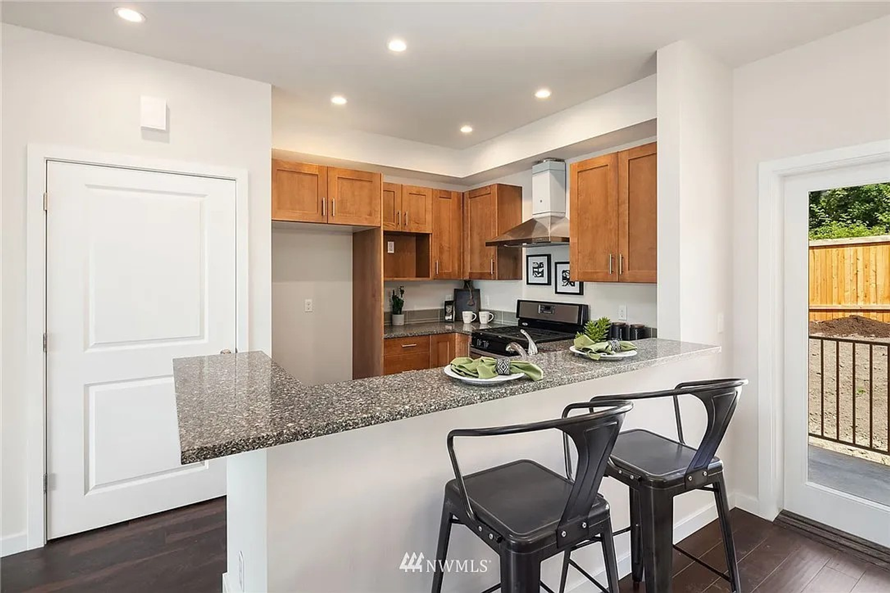 5978 185th Ct Ne #201 - Photo 3 of 12