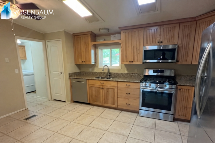 10644 W Rosemead Dr - Photo 3 of 13