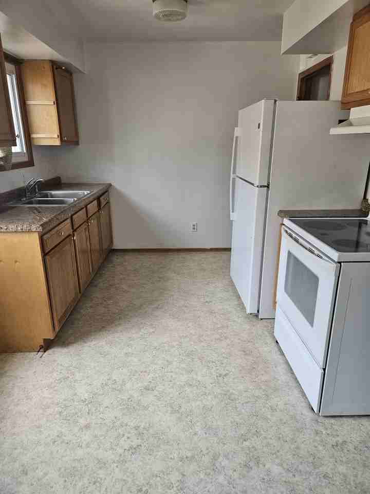741 3rd Ave E #741 - Photo 4 of 14