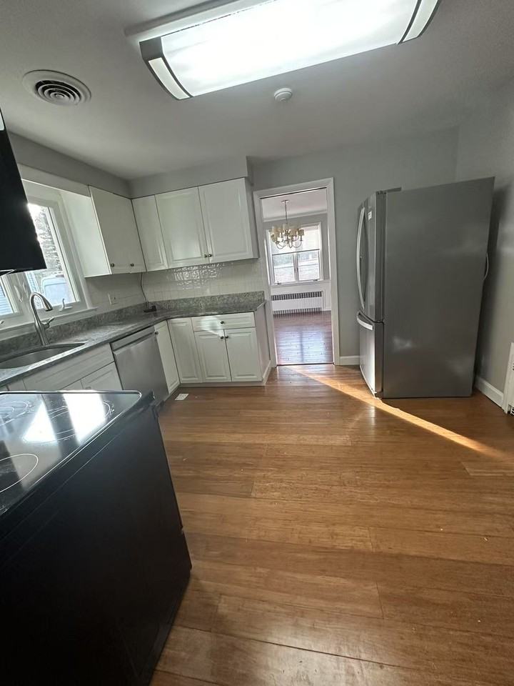 2040 Albany Ave #NA - Photo 3 of 15