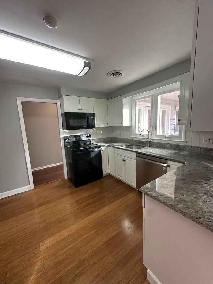 2040 Albany Ave #NA - Photo 4 of 15