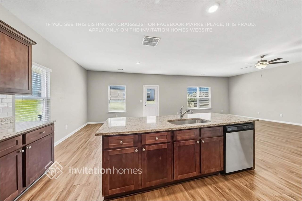 407 Vermeer Ct - Photo 4 of 23