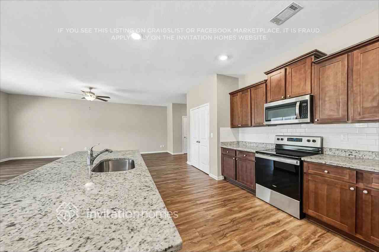 407 Vermeer Ct - Photo 7 of 22