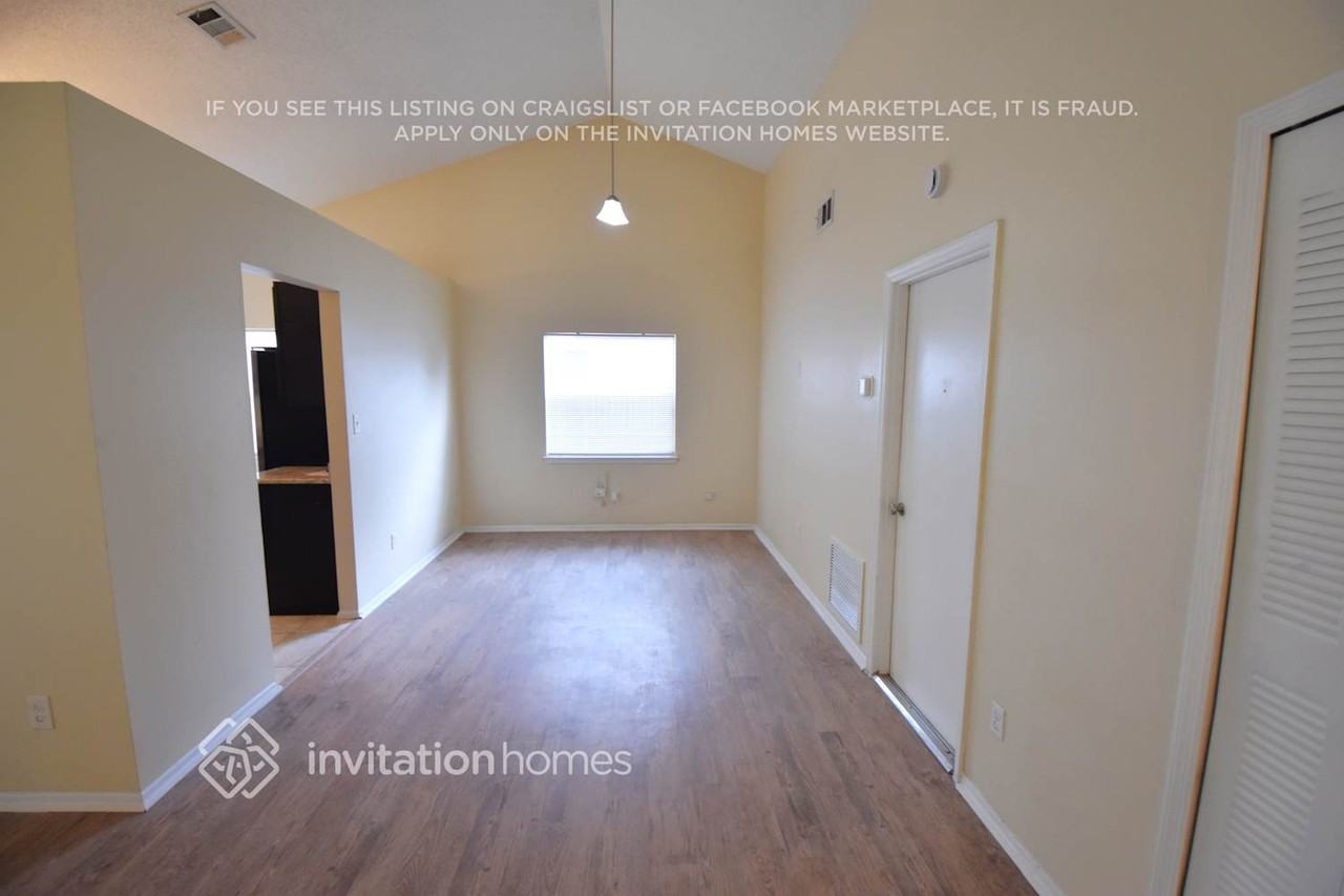 7341 Crooked Lake Cir - Photo 2 of 11