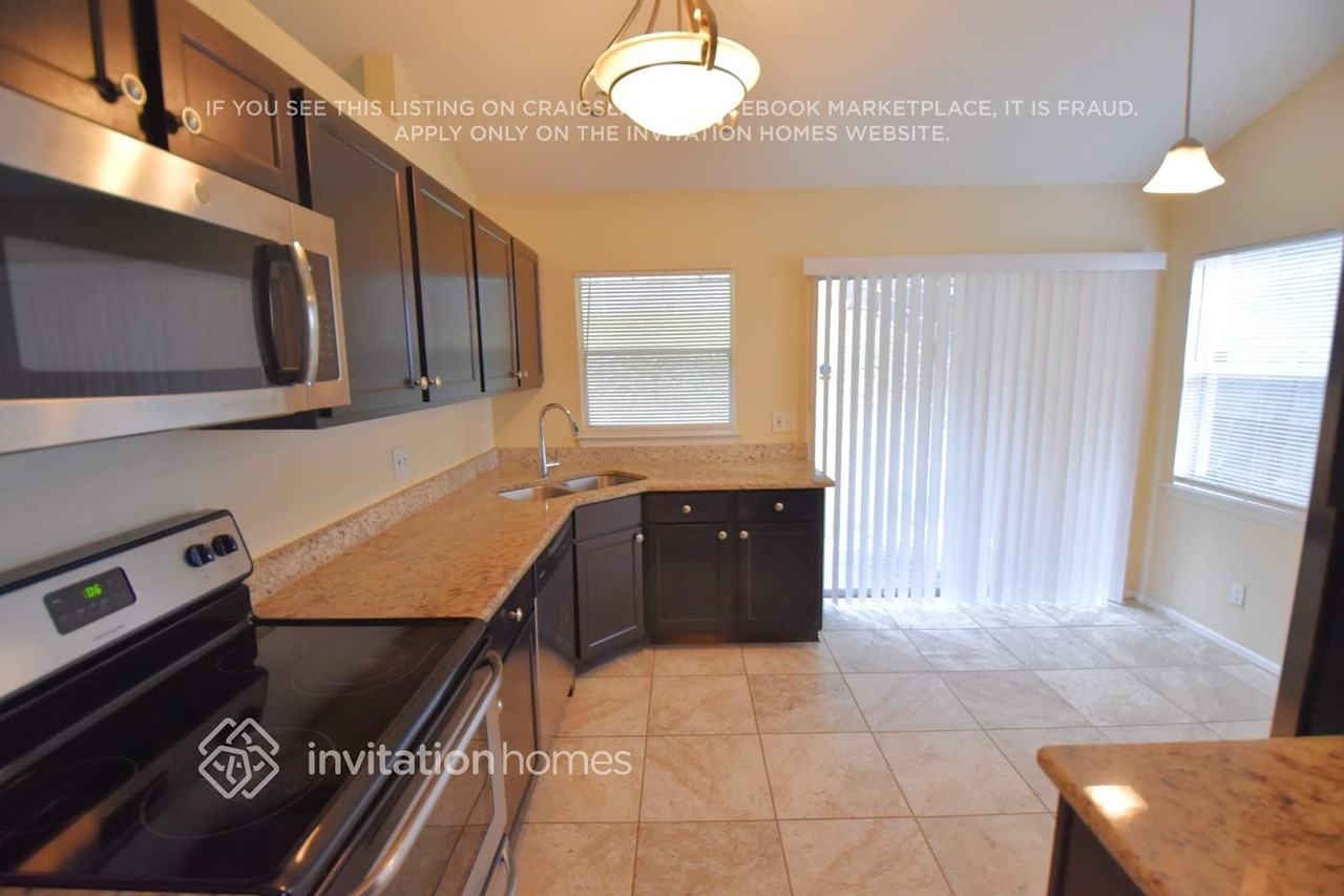 7341 Crooked Lake Cir - Photo 3 of 11