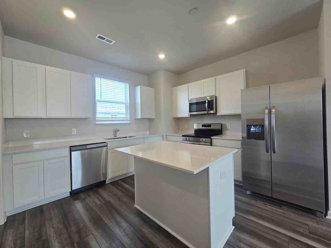 701 Taylor Dr #1 - Photo 5 of 10