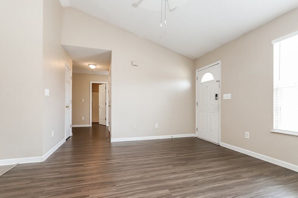 330 W Holt St - Photo 4 of 16