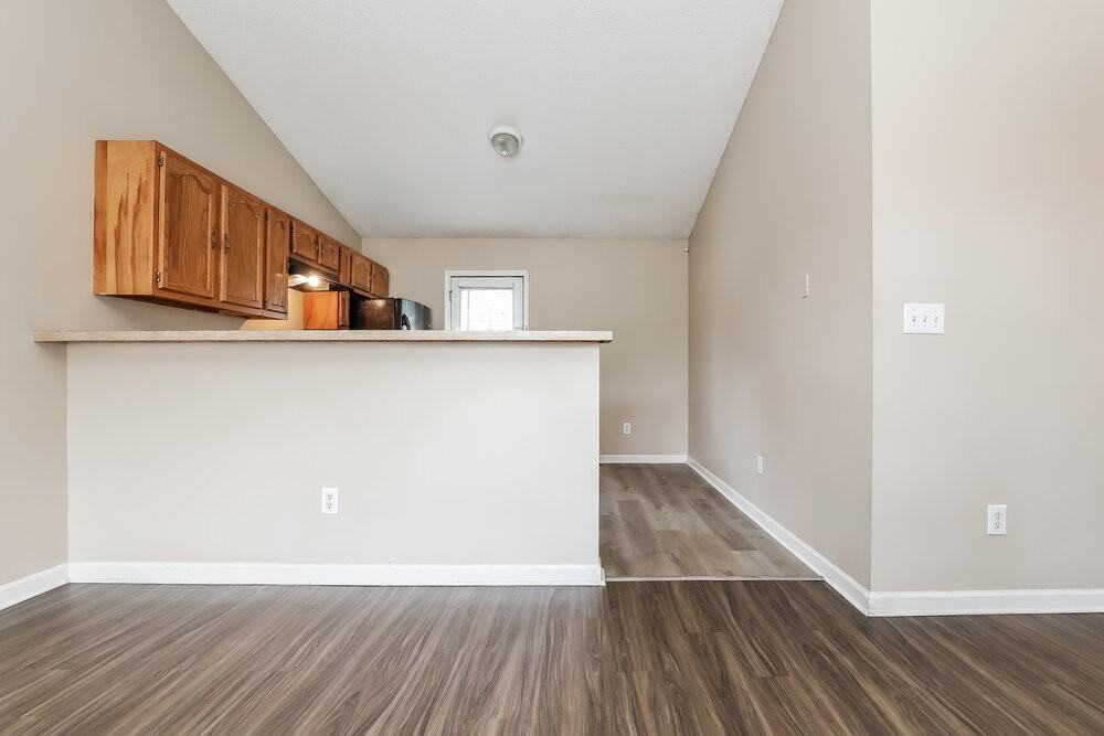 330 W Holt St - Photo 5 of 16