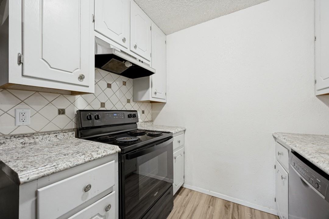 806 W Belden St #1 - Photo 5 of 13