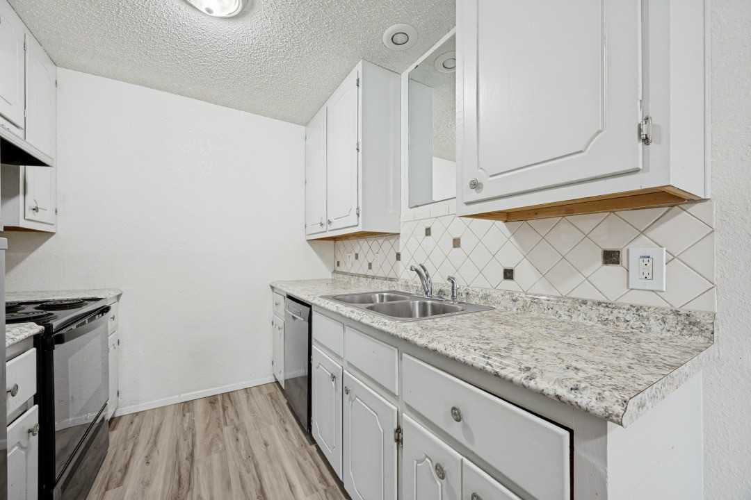 806 W Belden St #1 - Photo 6 of 13