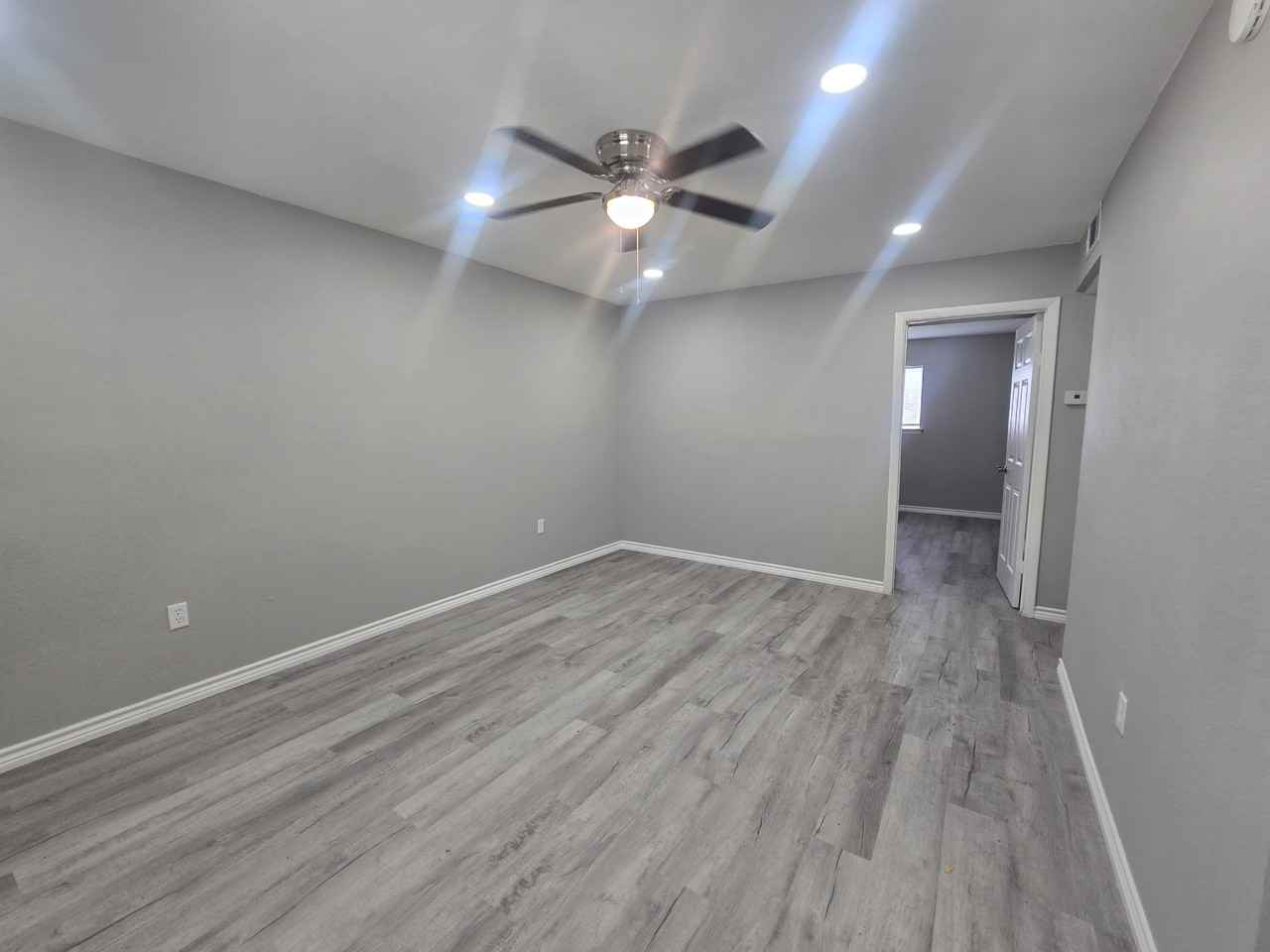 911 Avenue K - 11 #11 - Photo 5 of 9