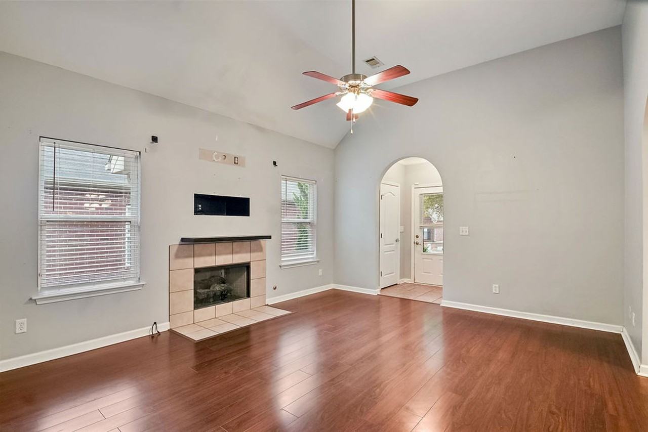 2742 Oxmoor Way - Photo 6 of 16