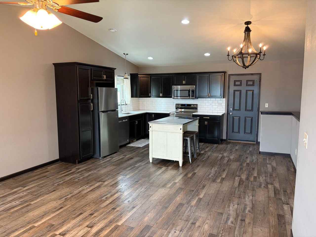1247 Juneau Dr - Photo 3 of 19