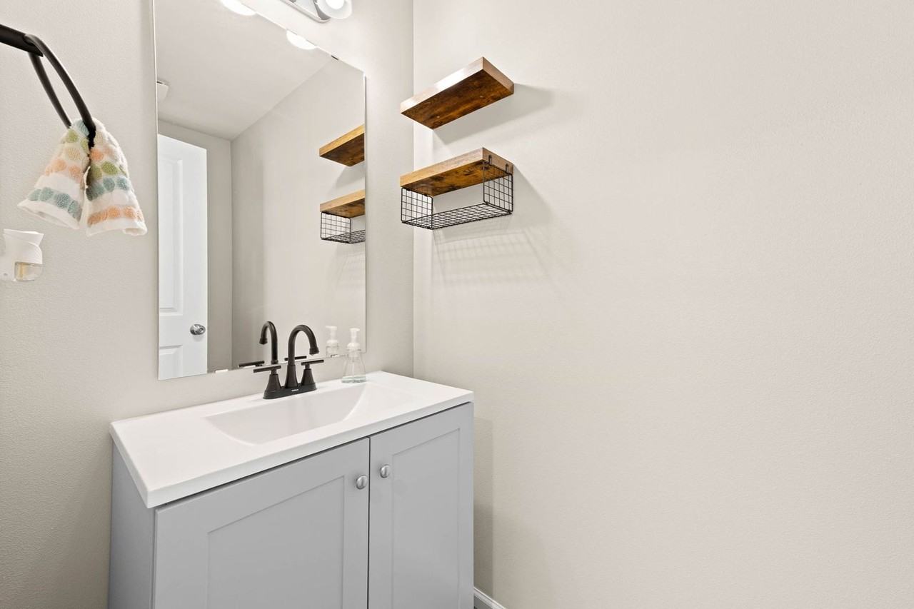 15204 Prescott Loop Se - Photo 3 of 35