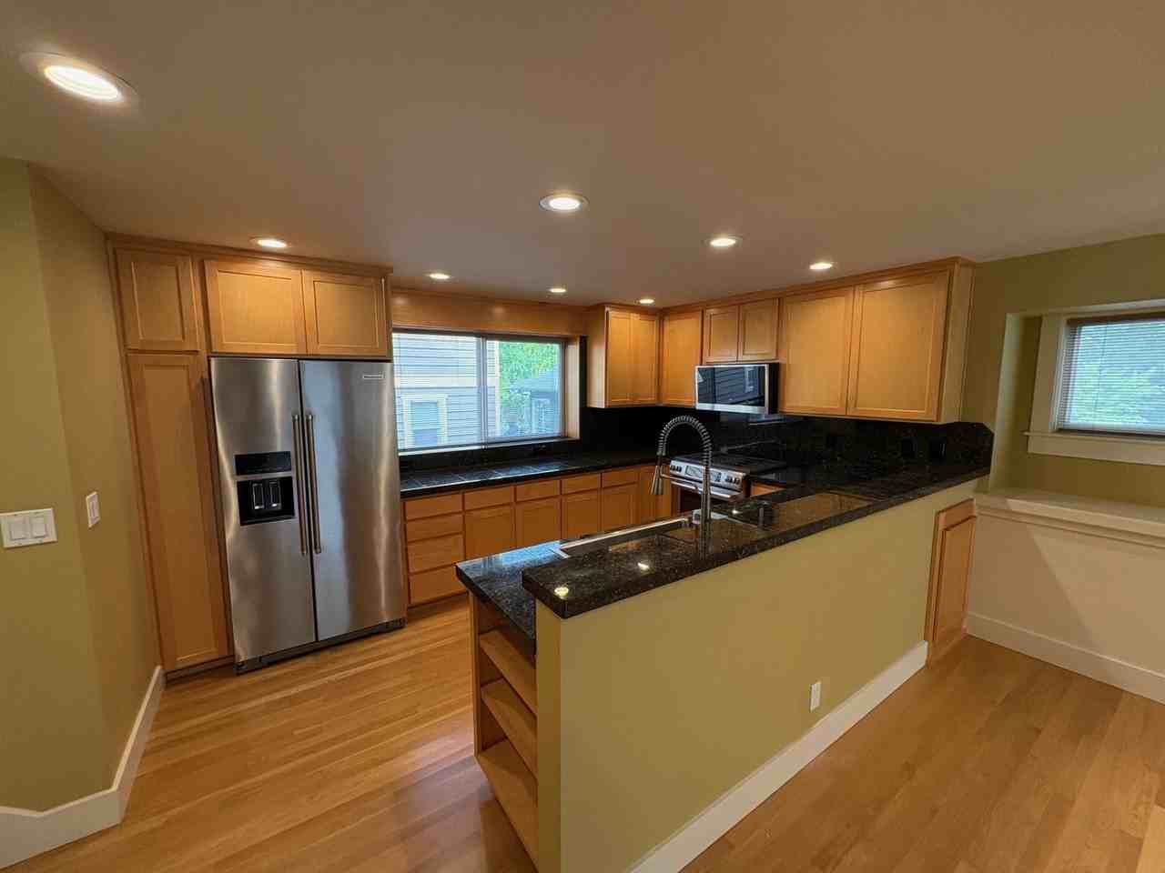 2110 Nob Hill Ave N #B - Photo 5 of 19