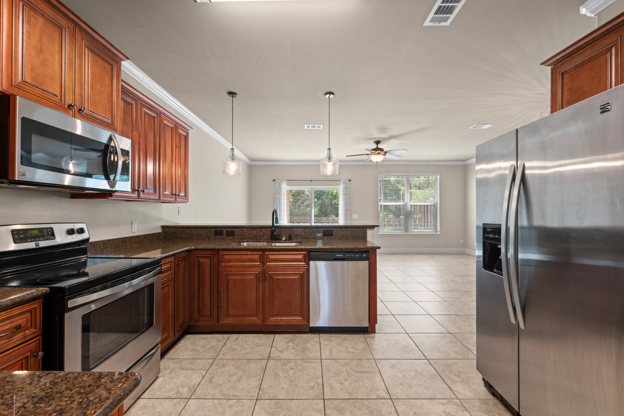 1750 Sound Haven Ct - Photo 3 of 25