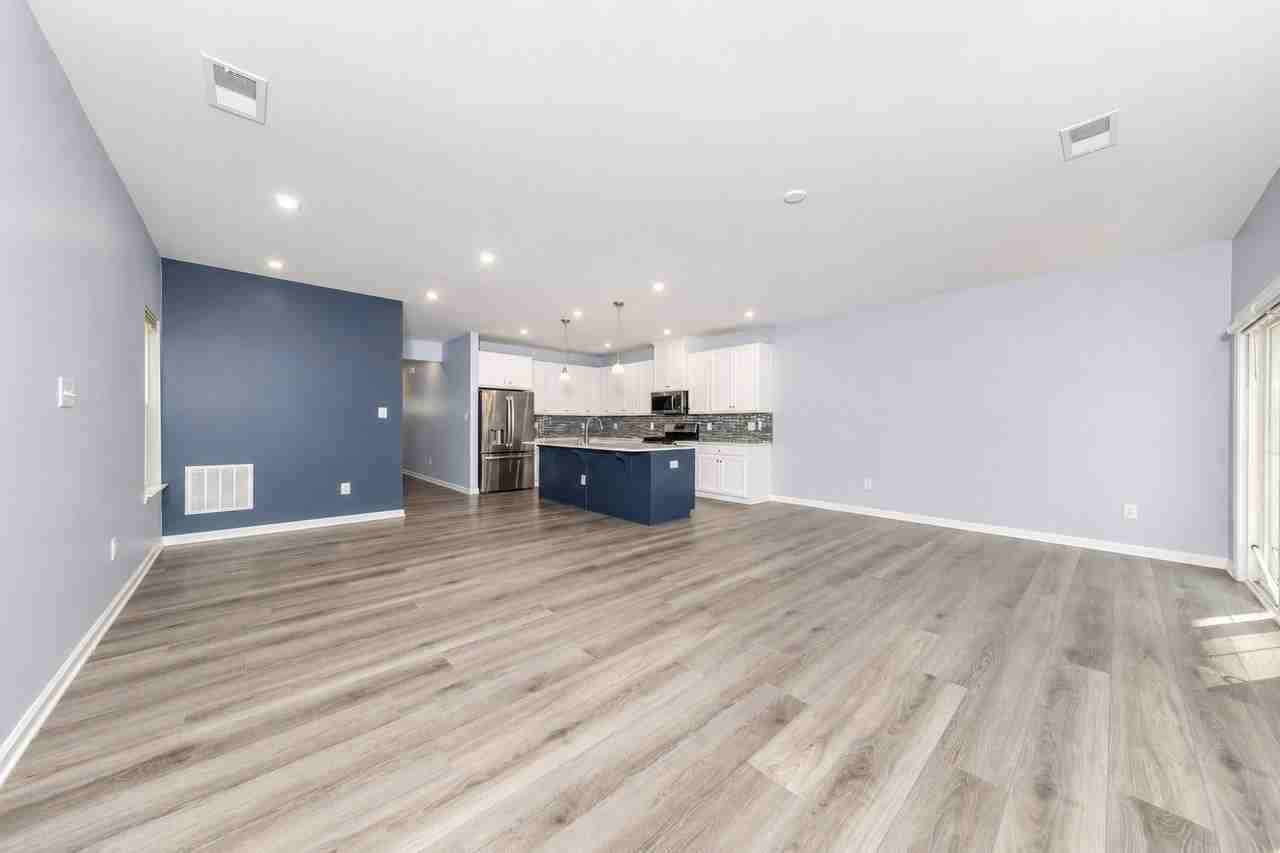 141 Stegg St - Photo 3 of 15