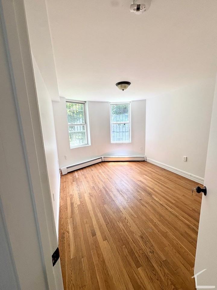 1678 Commonwealth Ave - Photo 4 of 9