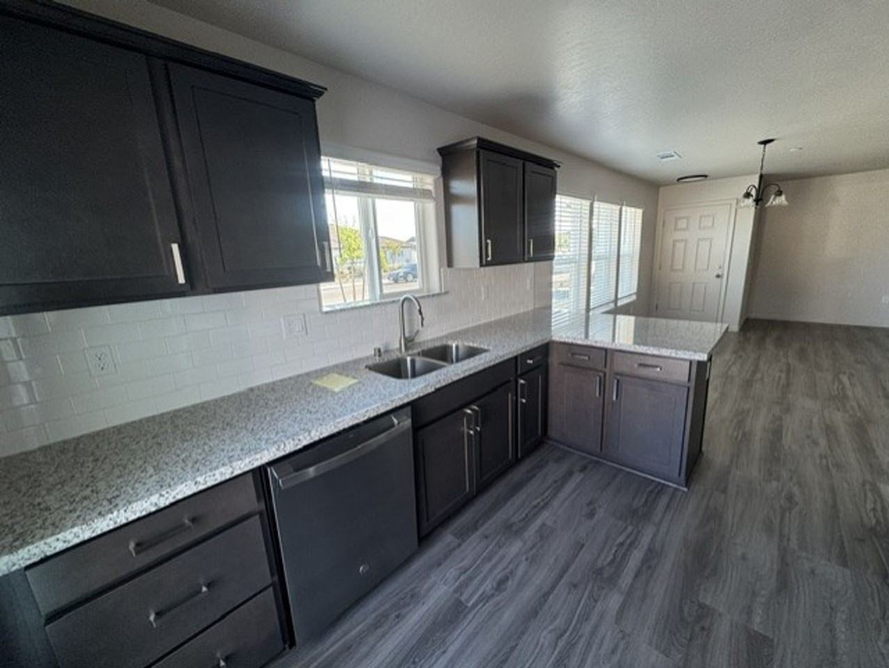 2377 Oakmont Cir - Photo 4 of 10