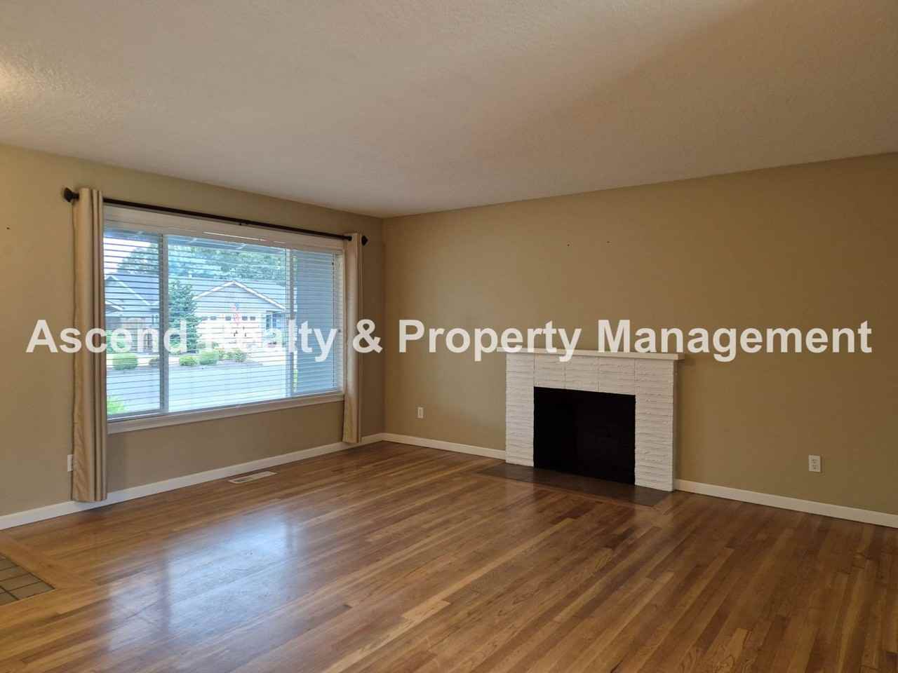 1490 Nw 137th Ave - Photo 4 of 22