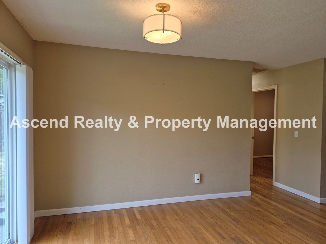 1490 Nw 137th Ave - Photo 7 of 22