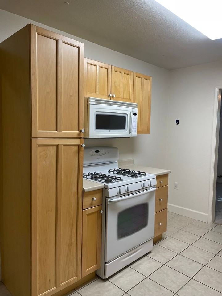 2266 Washington Ave - Photo 5 of 19