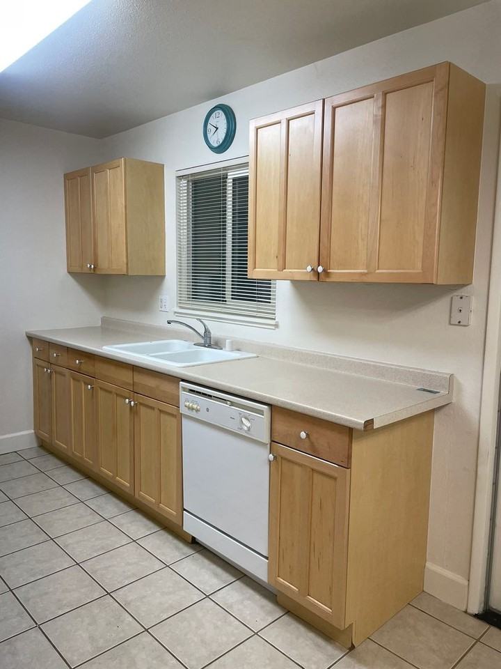 2266 Washington Ave - Photo 6 of 19