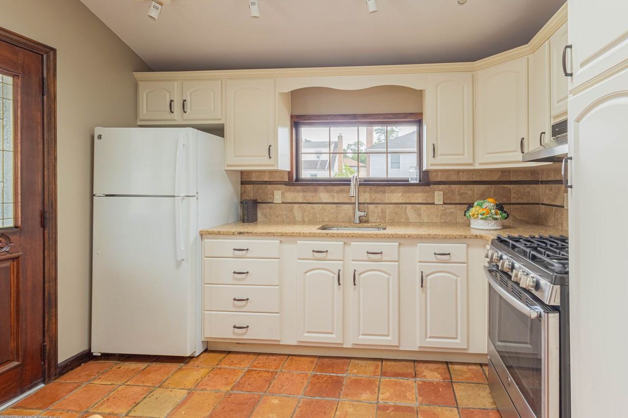 36 12th St - Photo 2 of 14