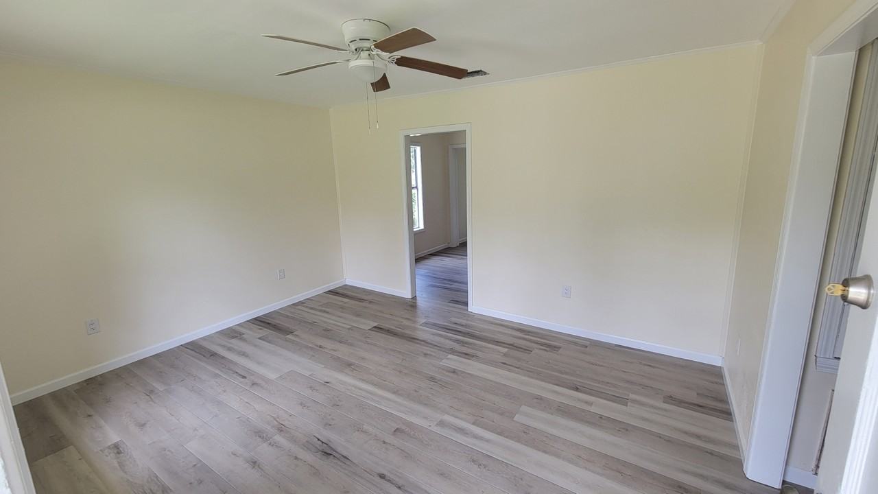 609 W 75th St #1 - Photo 2 of 10
