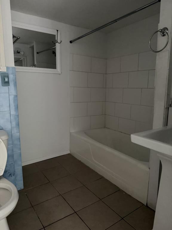 75 Clinton St - Photo 3 of 5