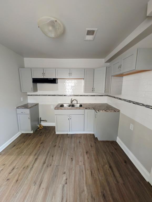 2524 Cass St - Photo 4 of 12