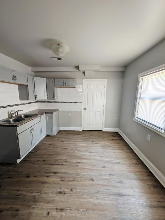 2524 Cass St - Photo 5 of 12