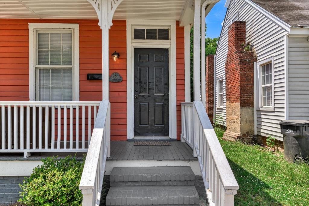 256 Walker St - Photo 2 of 23