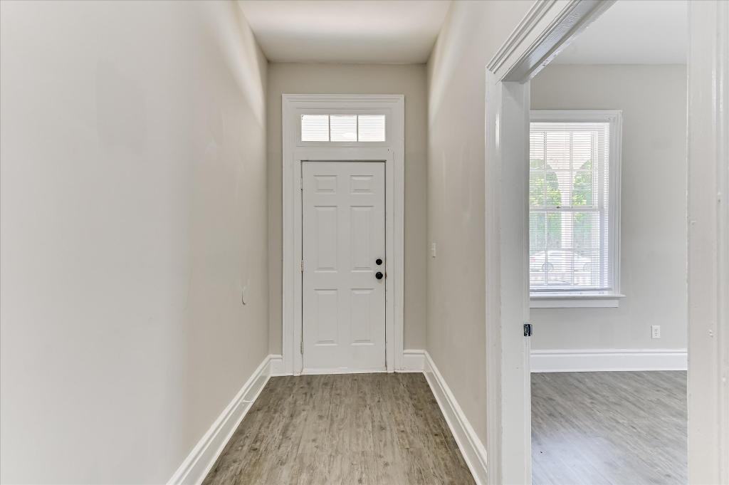256 Walker St - Photo 3 of 23
