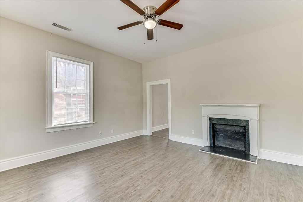 256 Walker St - Photo 5 of 23