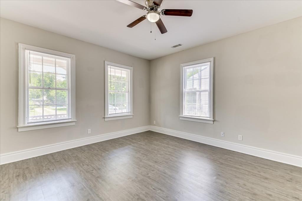 256 Walker St - Photo 6 of 23
