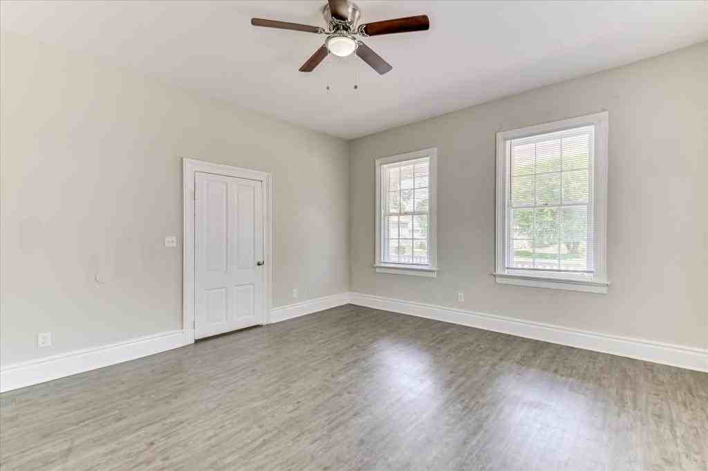 256 Walker St - Photo 7 of 23
