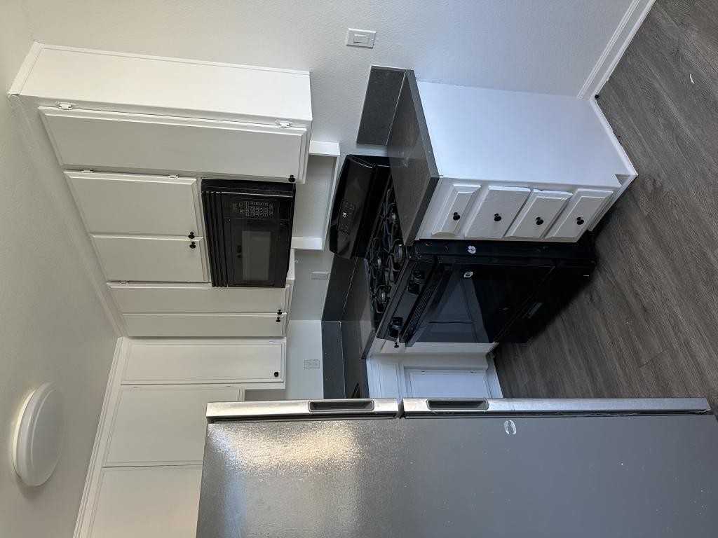 520 E Avenue Q4 - Photo 4 of 13