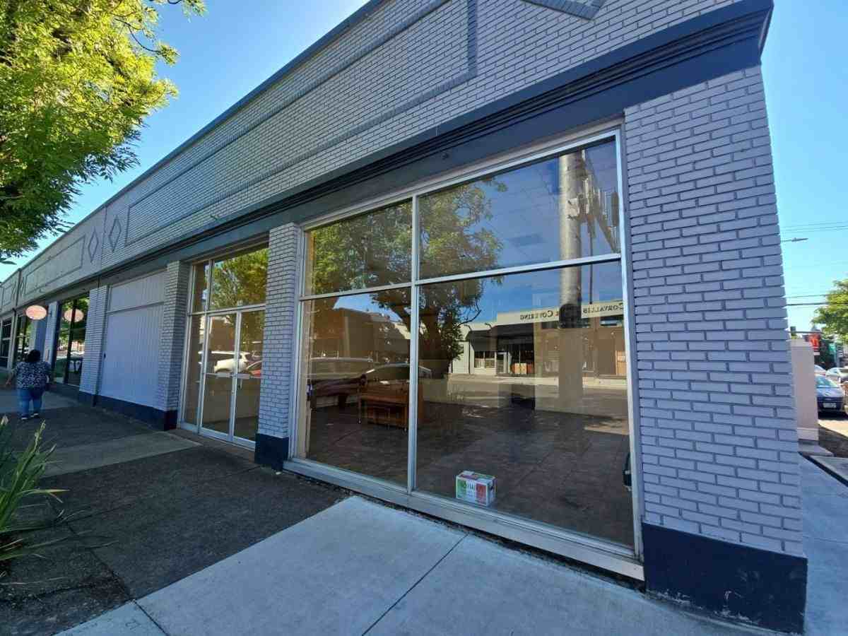 244 Nw 2nd St #103 - Photo 2 of 10