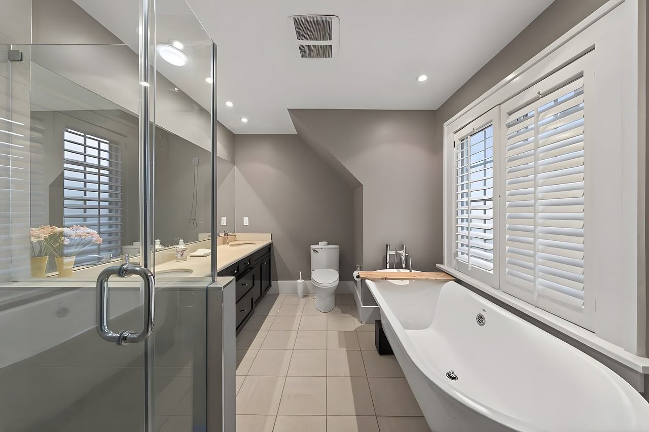 1462 Devonshire Crescent - Photo 2 of 20