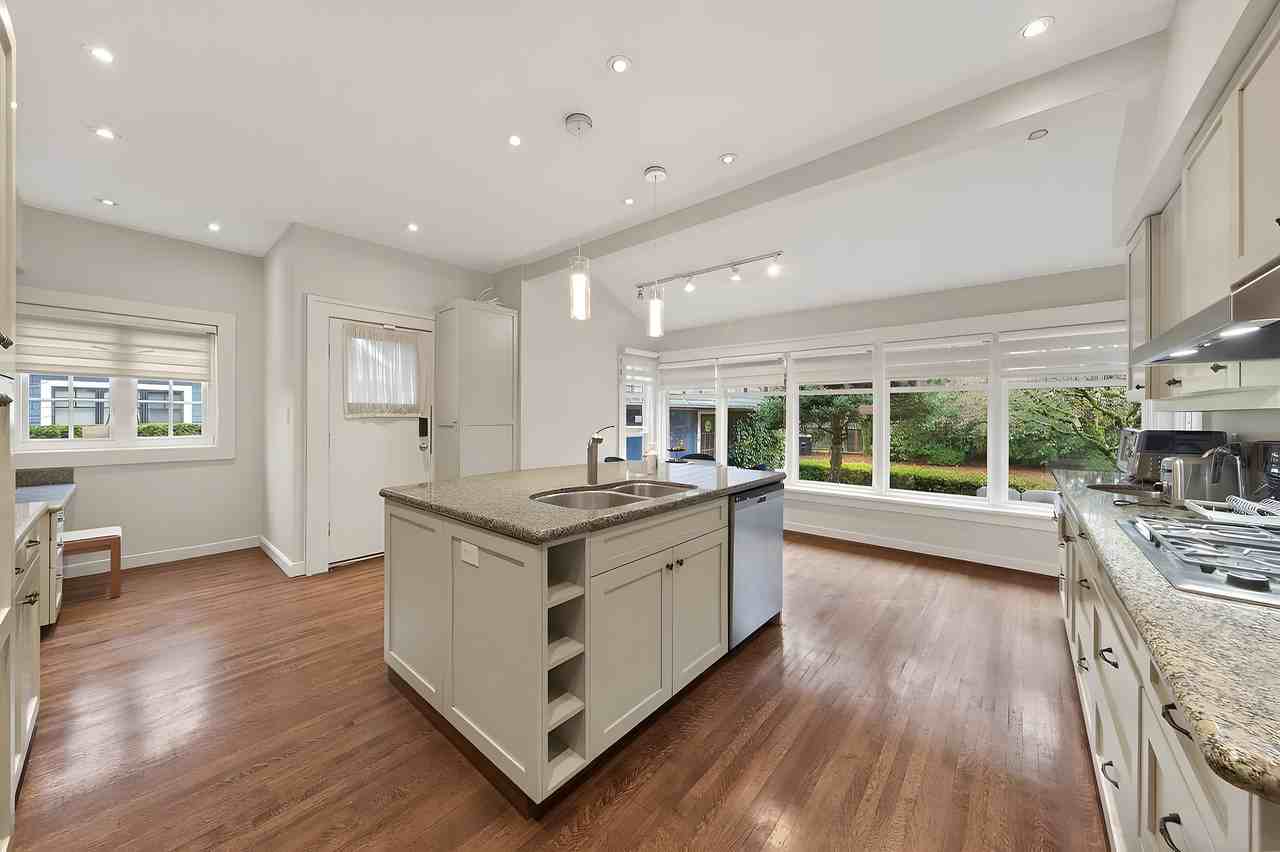 1462 Devonshire Crescent - Photo 3 of 20