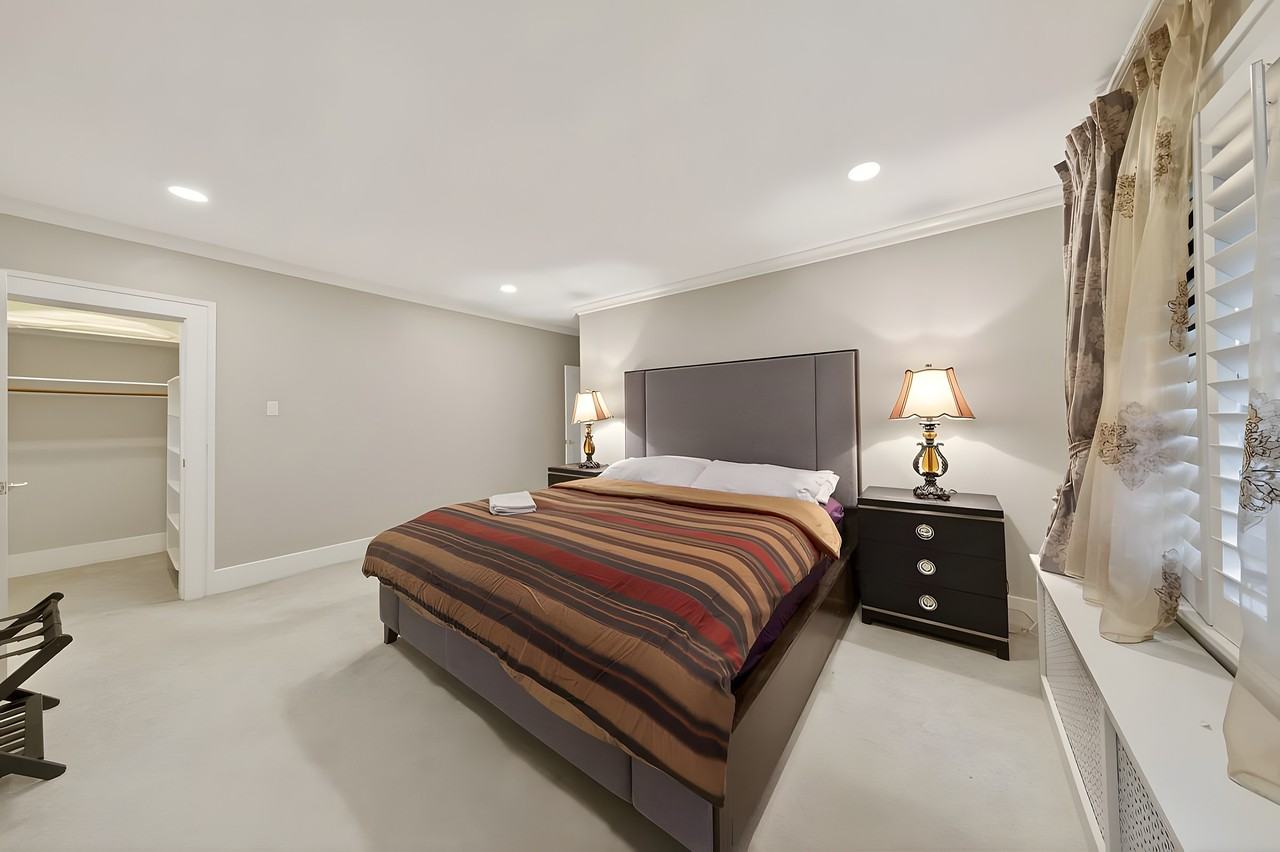 1462 Devonshire Crescent - Photo 4 of 20