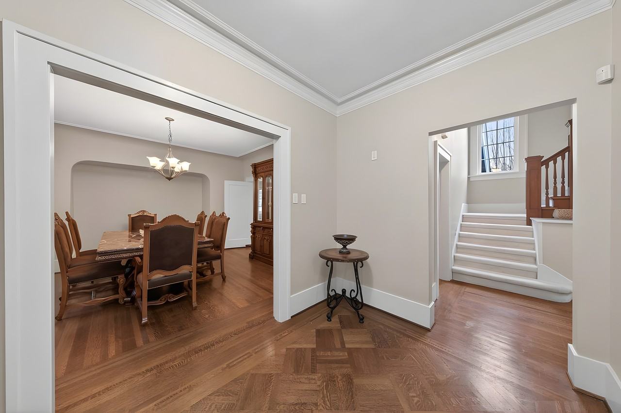 1462 Devonshire Crescent - Photo 7 of 20