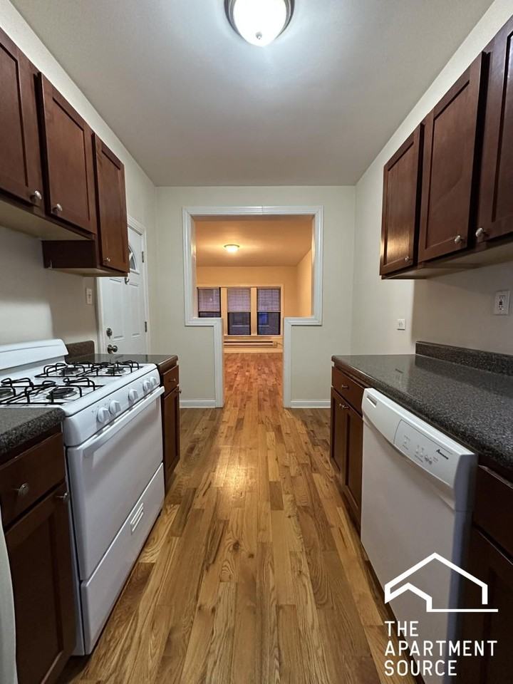 1319 Oak Ave #C2 - Photo 2 of 15