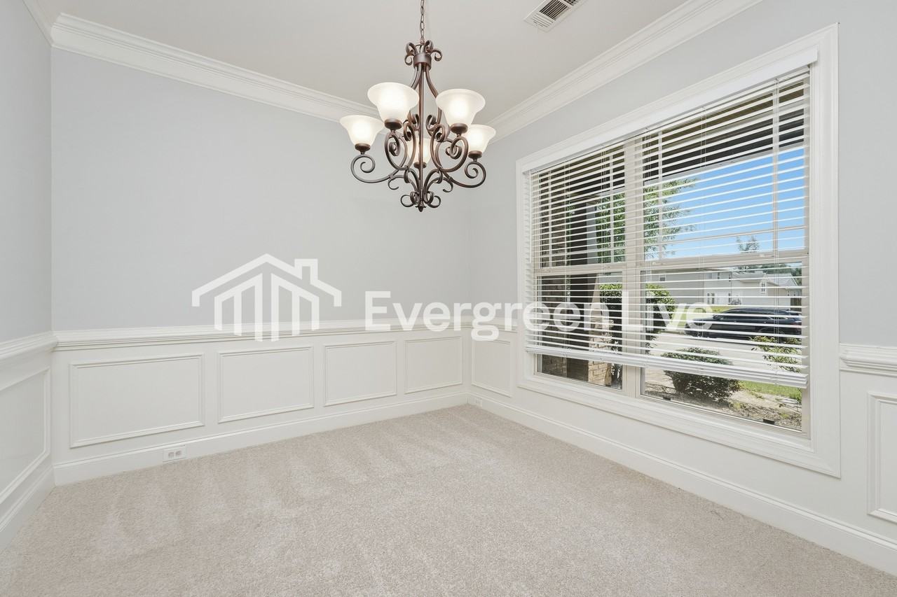 3517 Stoneleigh Walk - Photo 4 of 15